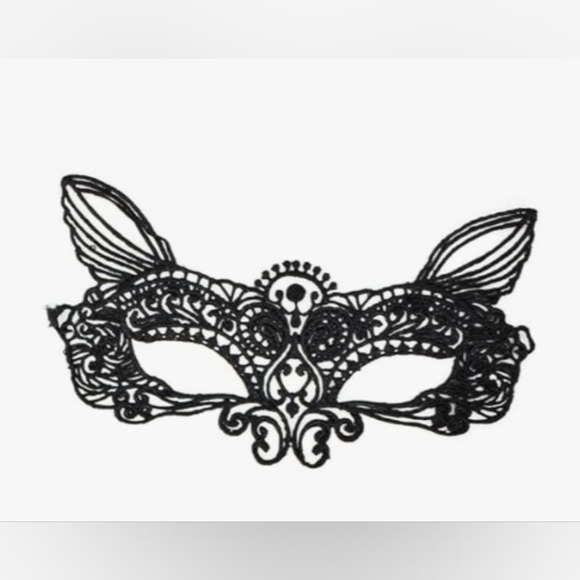 Accessories - 10/$40 - Lace Mask with Ribbon Tie